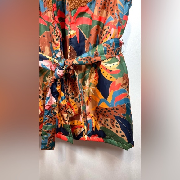 NWOT FARM RIO Lively Tropical Print Sleeveless Puffer Vest One Size - Picture 3 of 11